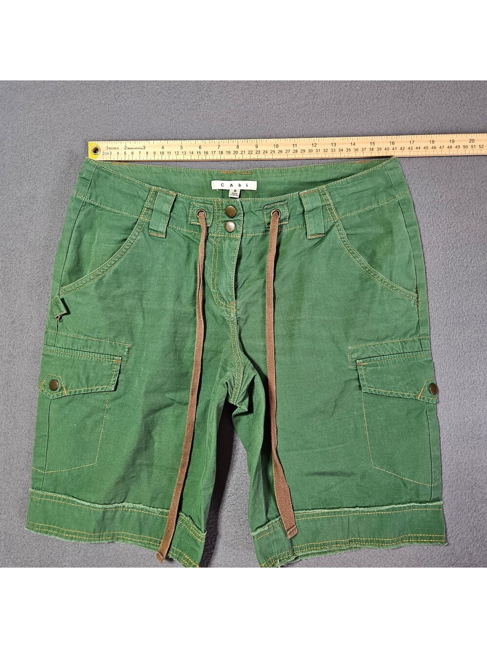 CAbi Women's Cargo Shorts Size 8 Green Cotton Utility Drawstring Waist Gorp Hike - Picture 5 of 6
